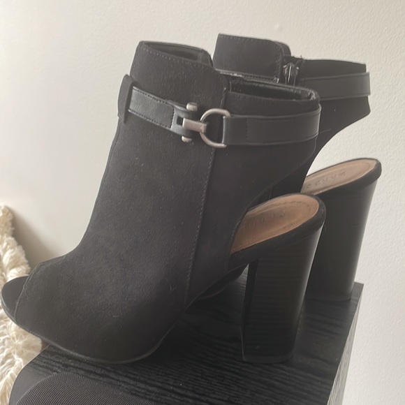 New Black shoes/boots - Picture 3 of 6